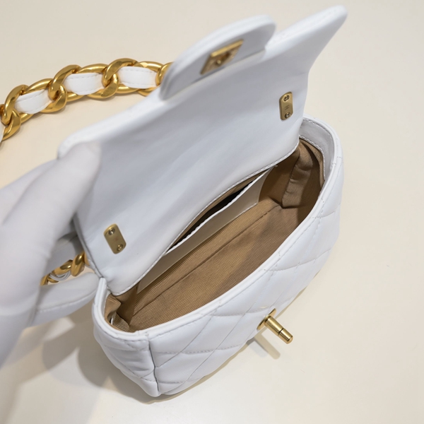 シャネルバッグ着用イメージ